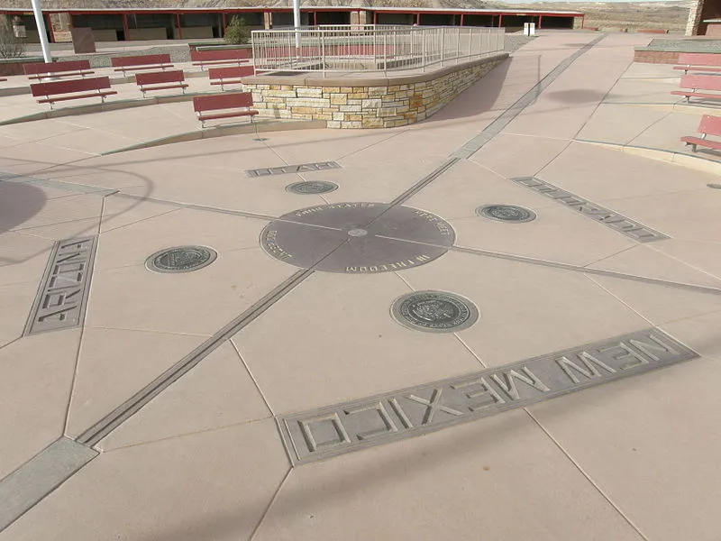 800px-Four_Corners_NM_reconstructed_monument_in_2010 800px-Four_Corners_NM_reconstructed_monument_in_2010